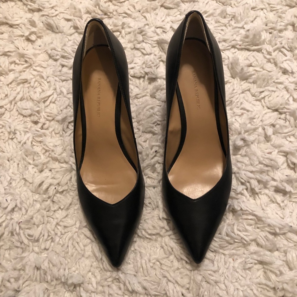 Banana republic pointed toe heels
